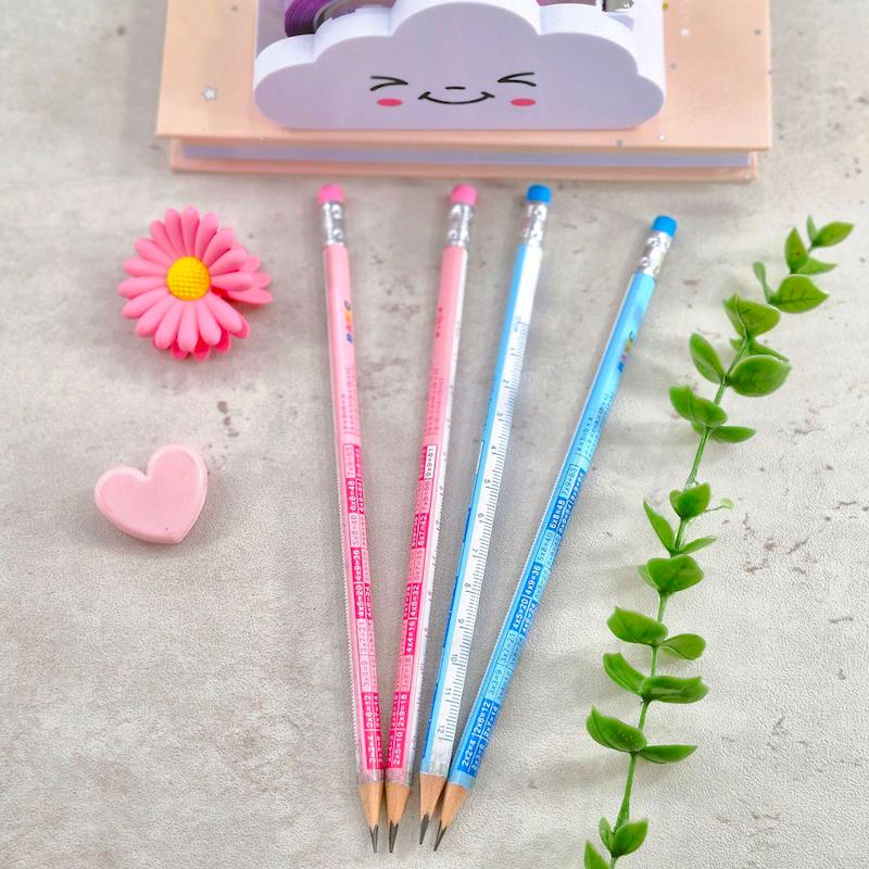 مداد سیاه خطکش و جدول ضرب دار