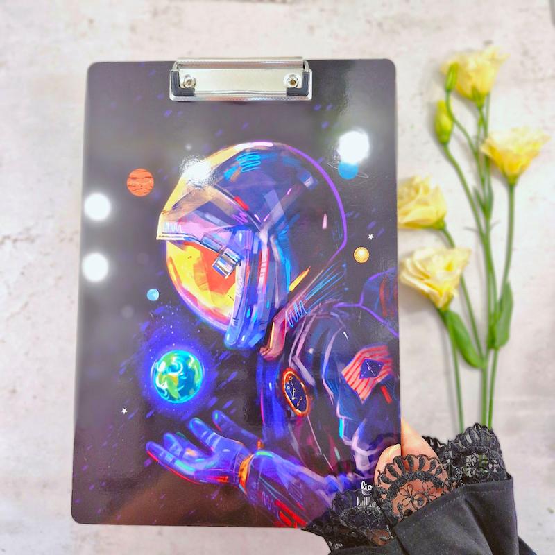 تخته شاسی آ۴ فضانورد