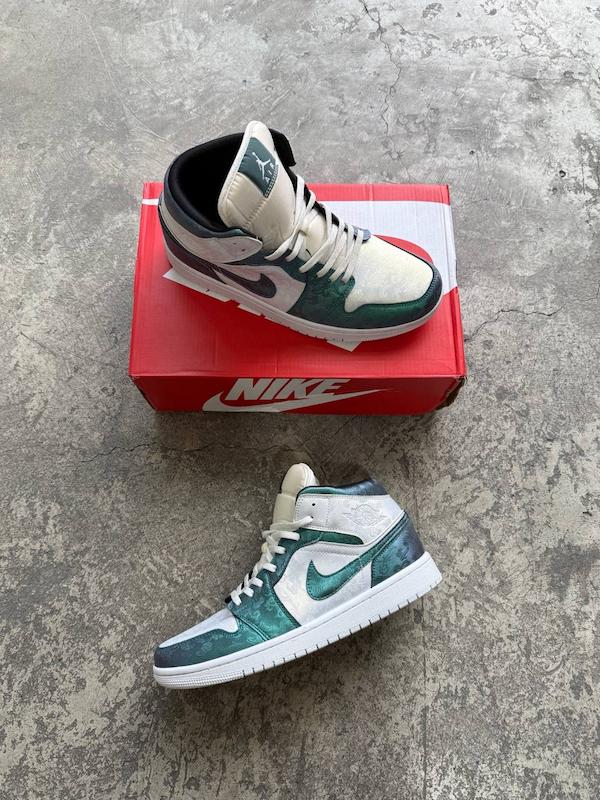 AIR JORDAN 1