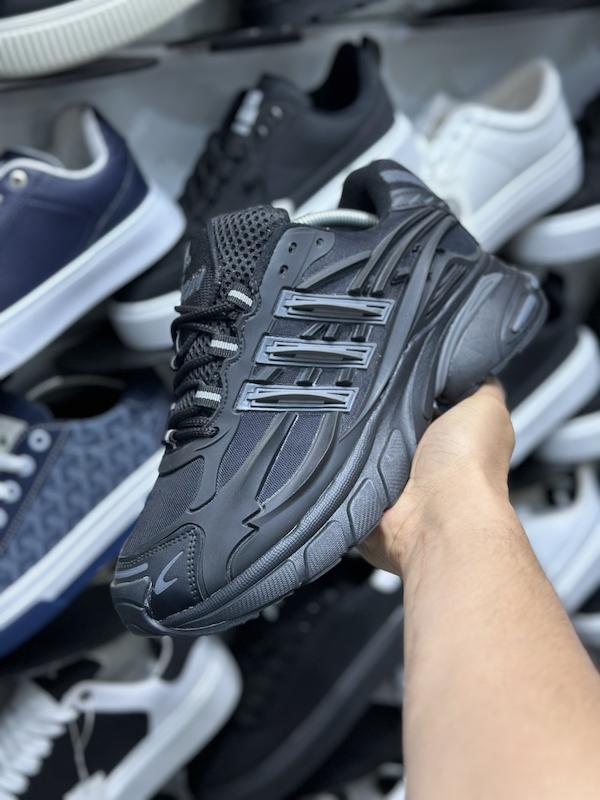 کتونی Adidas