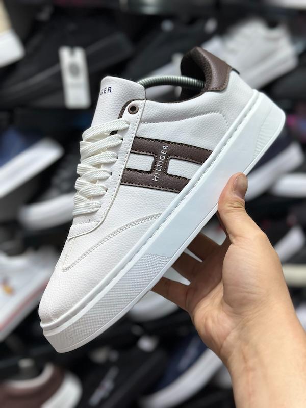 ونس Tommy Hilfiger