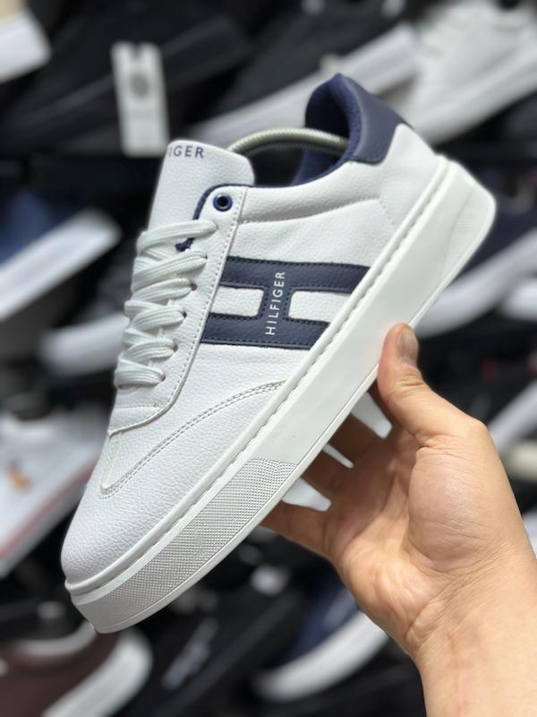 ونس Tommy Hilfiger