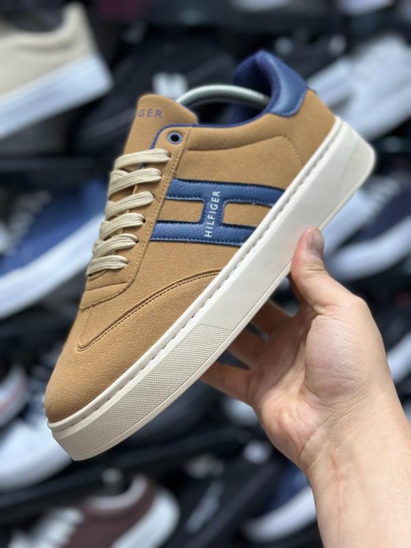 ونس Tommy Hilfiger