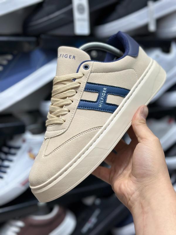 ونس Tommy Hilfiger