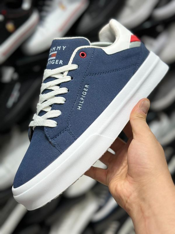 ونس Tommy Hilfiger
