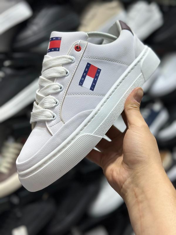 ونس Tommy Hilfiger