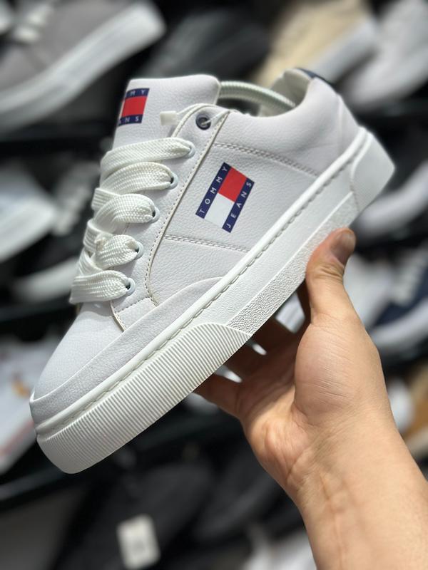 ونس Tommy Hilfiger