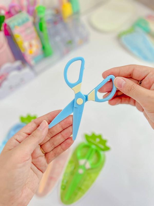 قیچی تیغه پلاستیکی