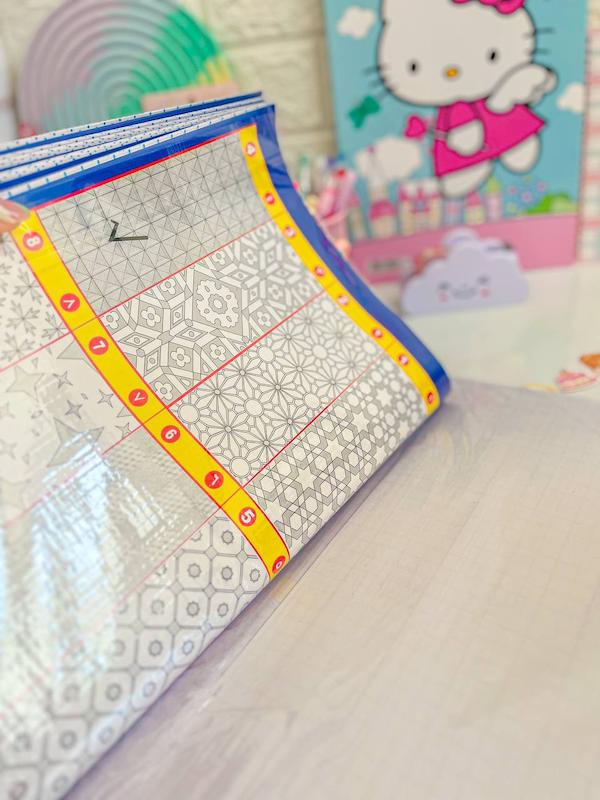 جلد کتاب چسبدار