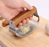 سیر له کن و دربازکن شنگیا | استیل با دسته چوبی