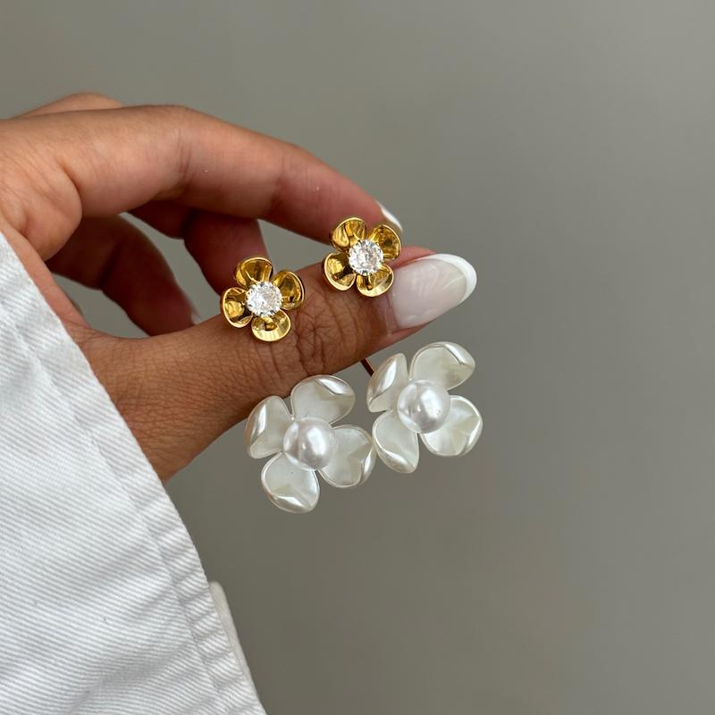 گوشواره گل صدفی طلایی