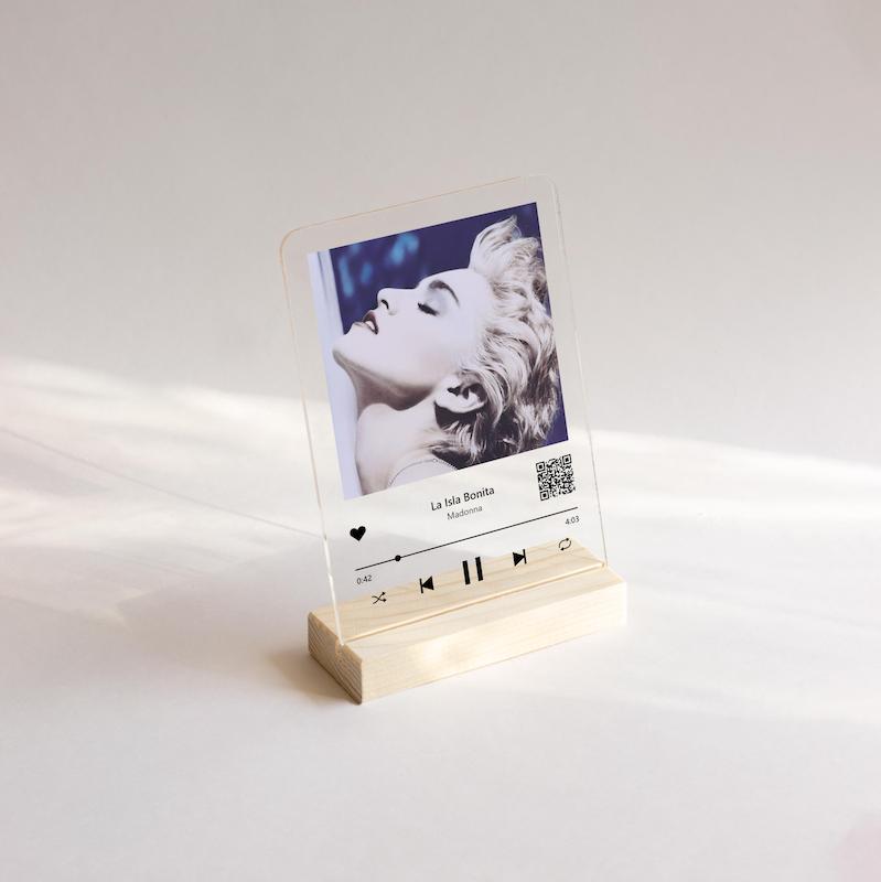 قاب موسیقی Madonna