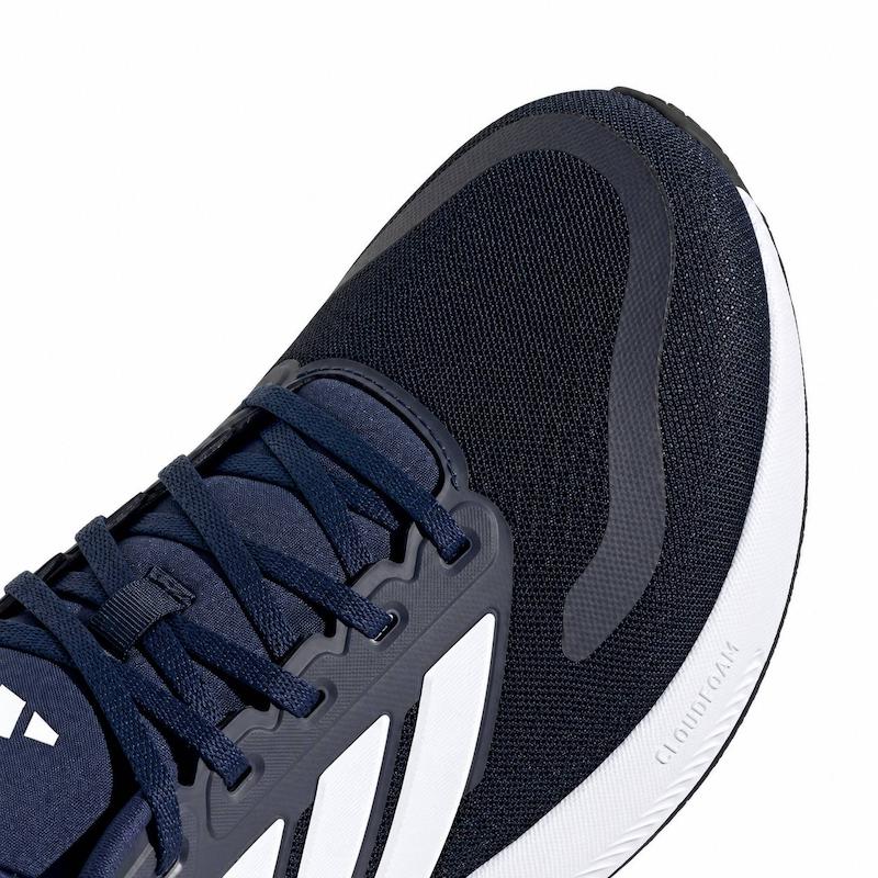 نمای جانبی کفش مردانه adidas Runfalcon 5 مدل IE8809 با رویه سرمه‌ای و سه خط سفید