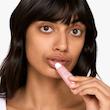 استفاده از تراپی آبرسان لب کلینیک Moisture Surge روی لب