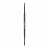 مداد ابرو سیگما Fill + Blend رنگ Medium Brow در حال طراحی ابرو
