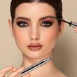 نمای نزدیک ژل ابرو سیگما Tint + Tame رنگ Dark روی ابرو