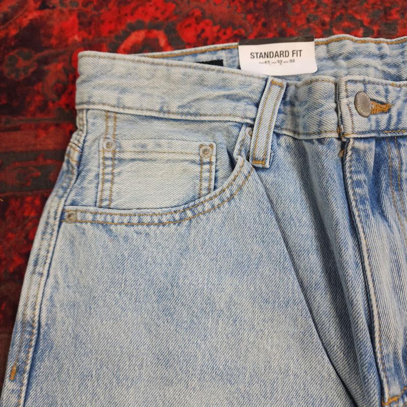 شلوار جین نیم بگ بدون جنسیت pull & bear کد ۳۸۱