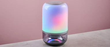 بررسی چراغ هوشمند Govee Table Lamp 2 Pro؛ وقتی چراغ رومیزی به اسپیکر JBL تبدیل می‌شود
