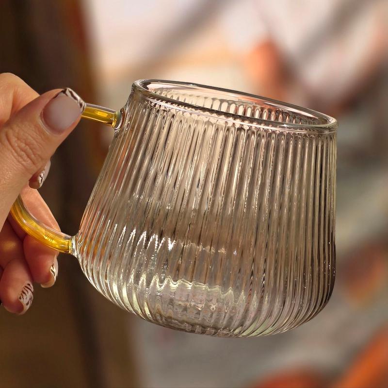 لیوان پیرکس شیاردار تپل دسته طلایی