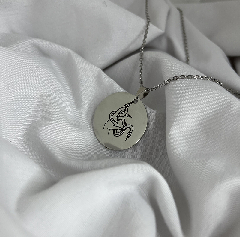 گردنبند دست و مار