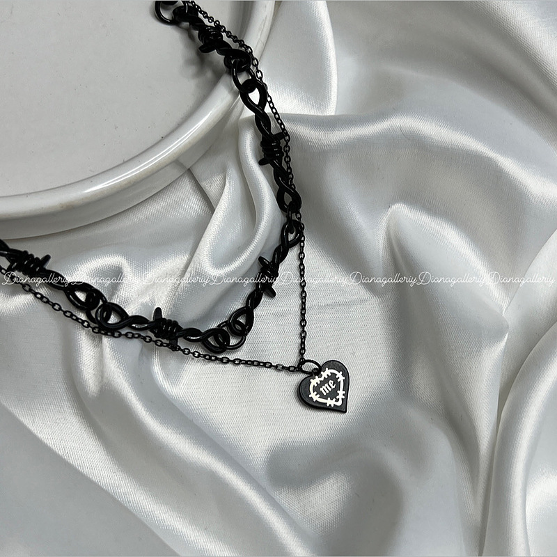 گردنبند قلب سیم خاردار🖤