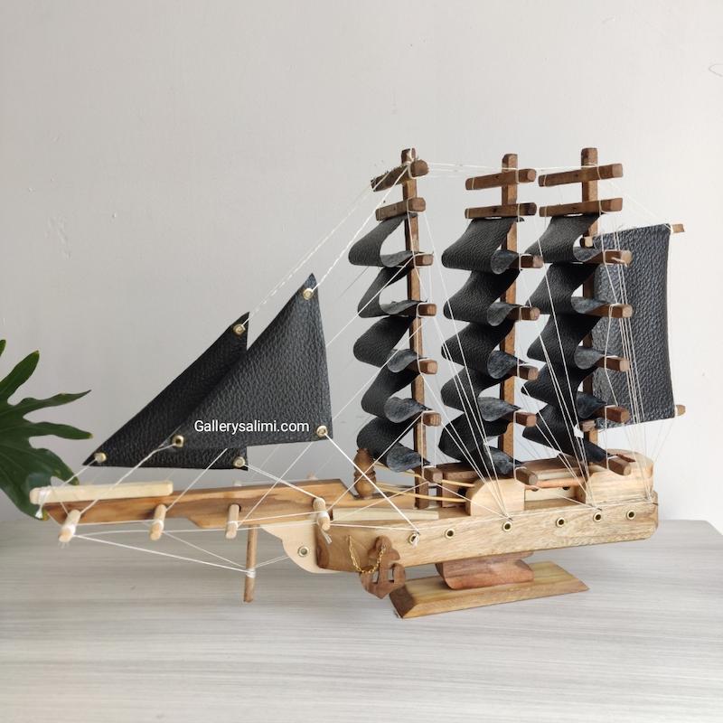 کشتی چوبی دستساز 