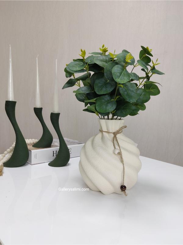 گلدان تک شکیبا