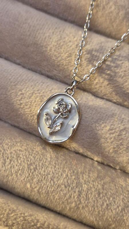 گردنبند میناکاری مدل گل رز