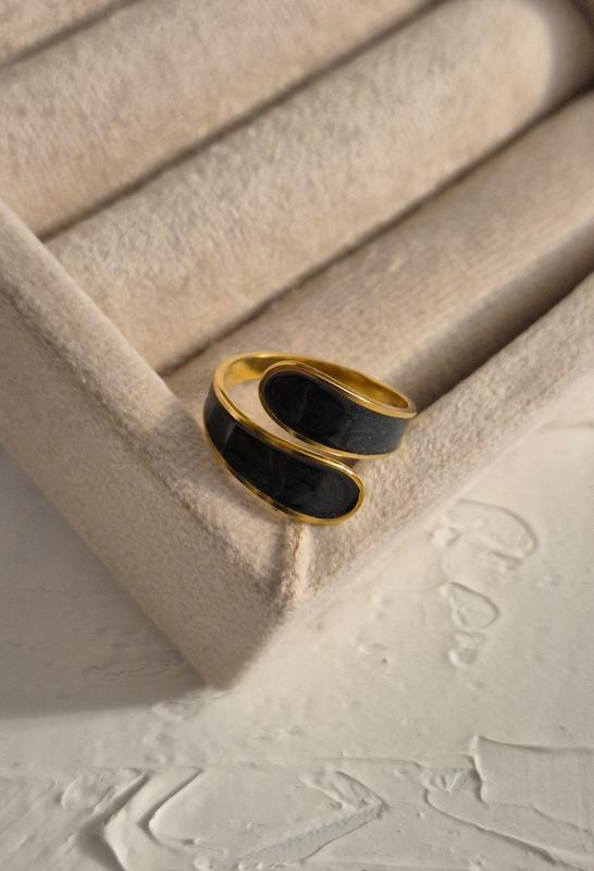 انگشتر مارپیچ مدل نور و سایه