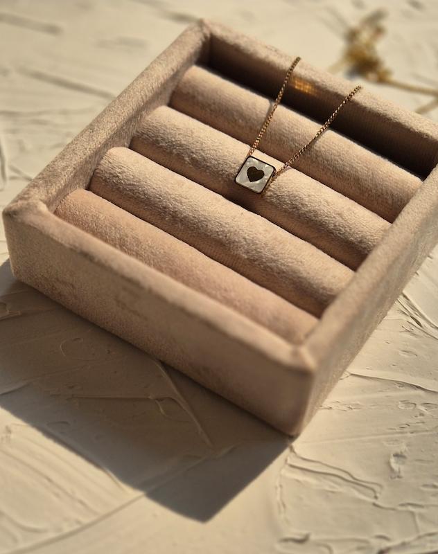 گردنبند صدفی مدل مربع