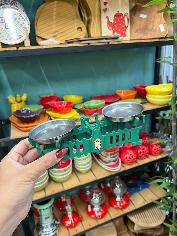 ترازو چوبی رنگی یلدایی