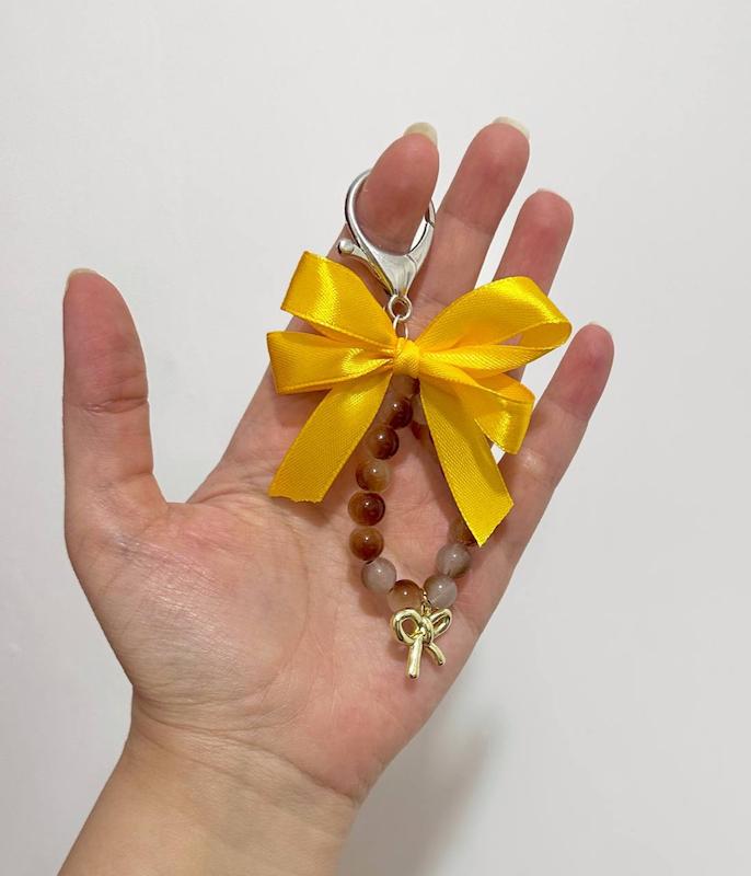 آویز پاپیون عسلی 