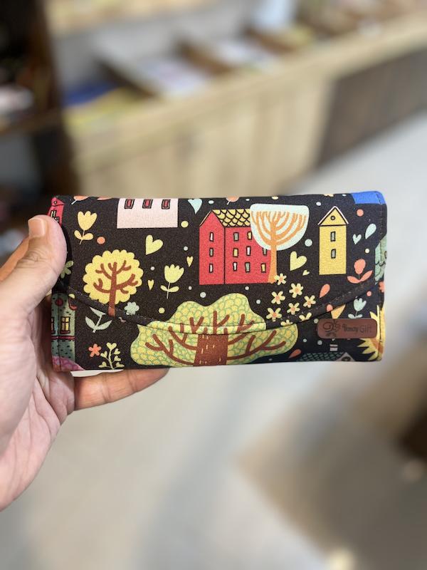 کیف پول طرح کلبه جنگلی