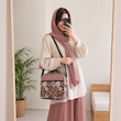 کیف دوشی زنانه پارچه‌ای طرح سنتی