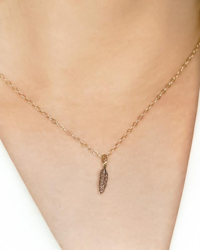 آویز طرح پر