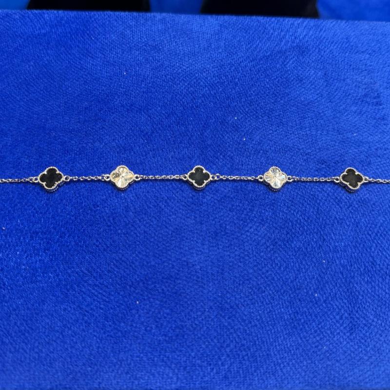 دستبند کد 67