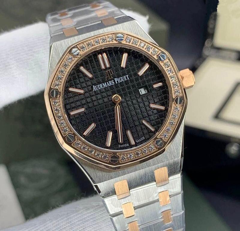 ساعت اودمار پیگه AP دورنگین زنانه دورنگ رزگلد صفحه مشکی   ‏Audemars Piguet Royal Oak  Diamonds