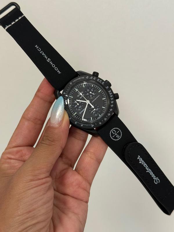 ساعت امگا سواچ ماه مشکی نیو با بند رابر Omega Swatch to the Moon