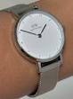 ست ساعت دنیل ولینگتون حصیری زنانه نقره ای صفحه سفید اندکس نگین  با دستبند Daniel Wellington Silver
