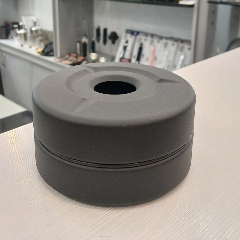 زیر سیگاری مشکی دربدار فلزی