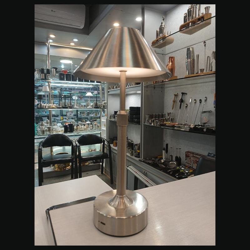 آباژور رومیزی شارژی کلاسیک