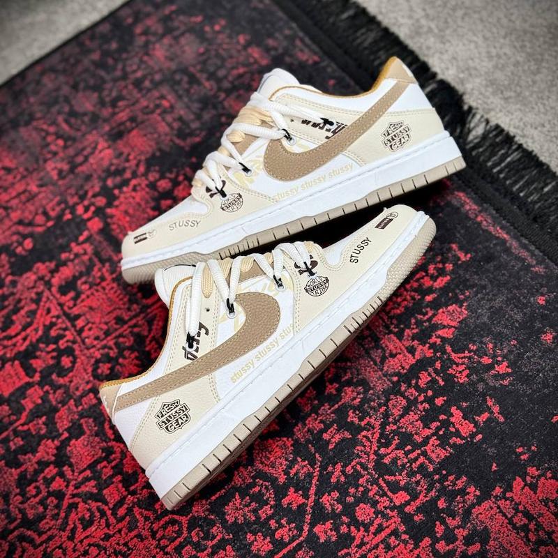 کد 38 SB dunk سفید کرم
