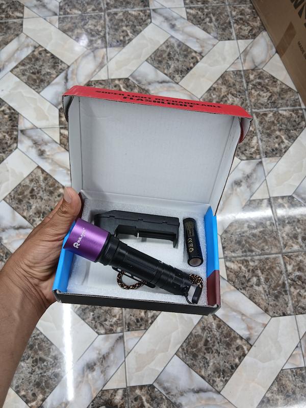 چراغ UV 365 نانومتر RUILANG مدل شارژی