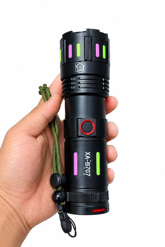 چراغ دستی فلزی مدل XA-B707 زوم دار با بند حمل