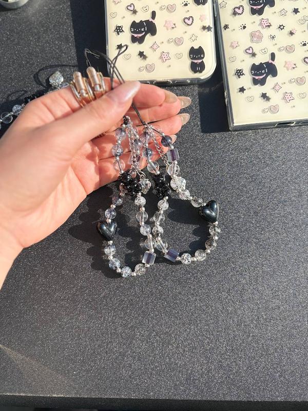 آویز بلک کت