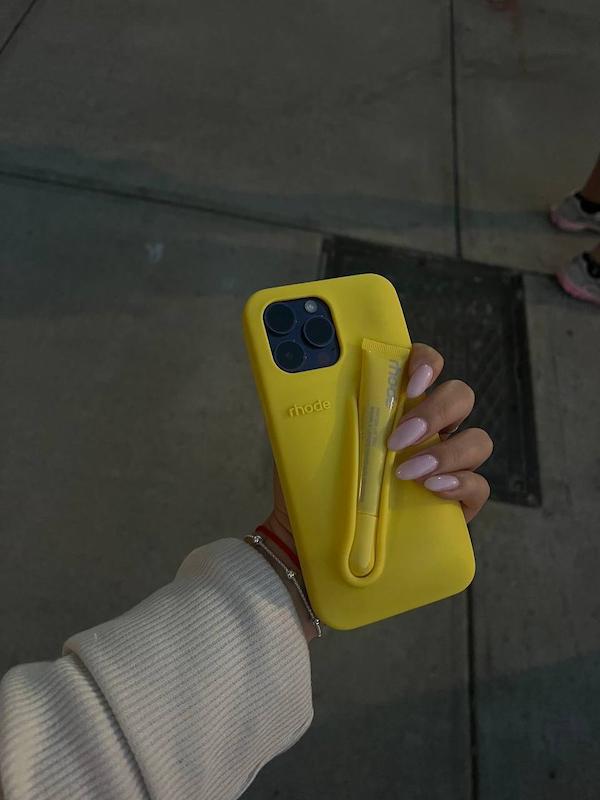 Rhode زرد با لیپ گلاس