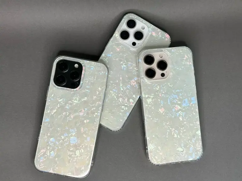 قاب آیفون 16pro طرح سفید صدفی