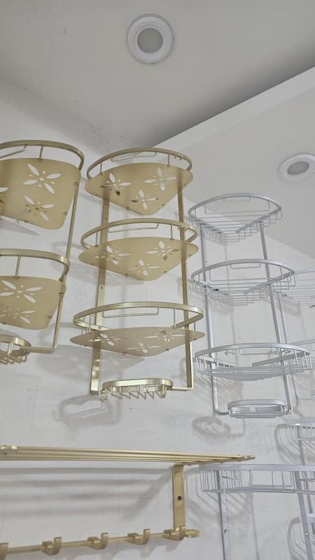 جا شامپو سه کنج حمام 3 طبقه آلومینیوم صفحه دار طلایی 