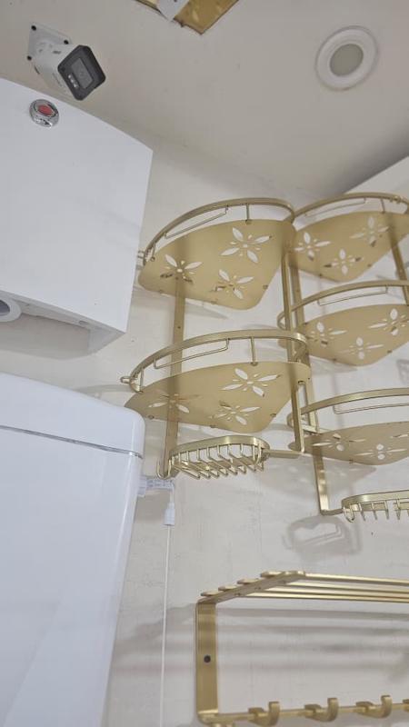 جا شامپو سه کنج حمام 2 طبقه آلومینیوم صفحه دار طلایی 