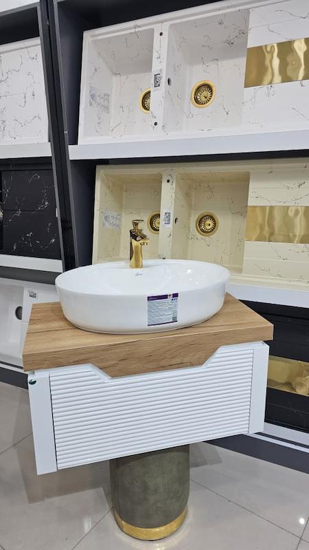 روشویی کابینتی PVC مدل استون سفید همراه کاسه سفید بیضی و آینه و باکس سفید